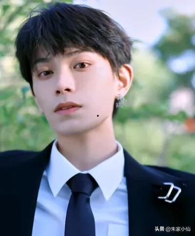 吃瓜爆料邓伦丁禹兮,瓜田李下，揭秘娱乐圈的甜蜜瓜语